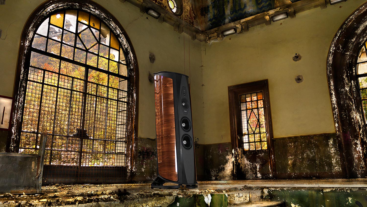 Floor standing speaker and subwoofer placed in a modern living room