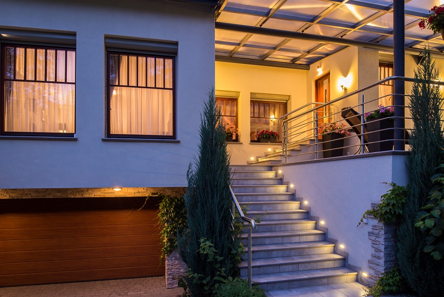 4 Essential Front Yard Areas That Need Landscape Lighting